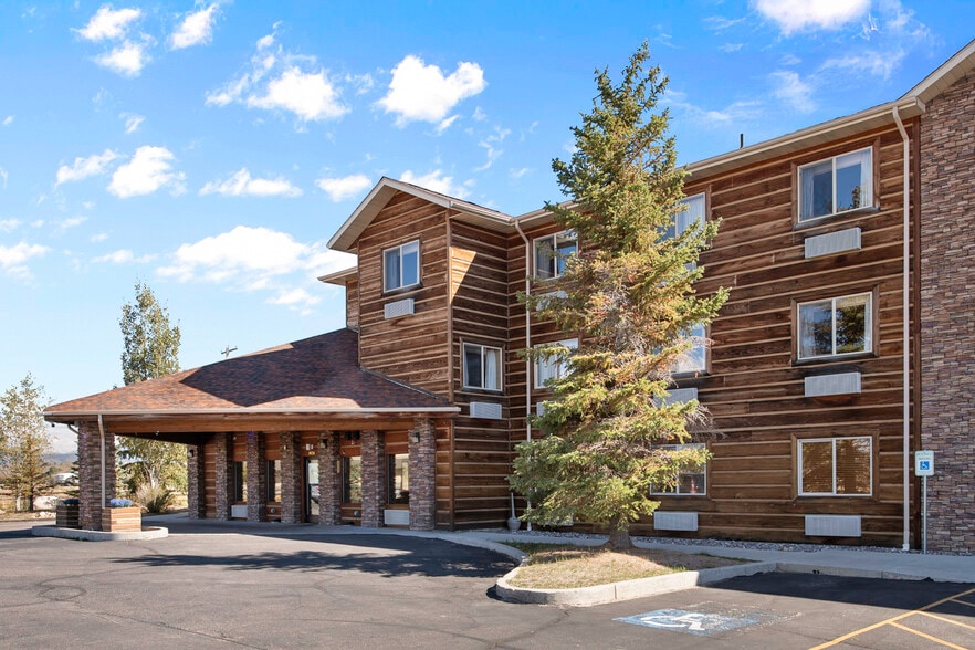 Front entrance with covered porte-cochère